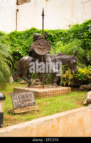 Cuba Avana Vecchia Calle Obrapia moderno contemporaneo statua di Sancho Panza servo compagno di Don Chisciotte Quijote de La Mancha Foto Stock