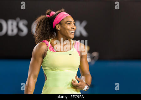 Melbourne, Australia. 31 gennaio, 2015. Primo seme Serena Williams (USA) celebra vincendo la finale donne match contro il secondo seme Maria Sharapova (RUS) il giorno tredici del 2015 Australian Open Grand Slam torneo di tennis a Melbourne Park a Melbourne, Australia. Sydney bassa/Cal Sport Media. Williams ha vinto 6-3 7-6(5) Credito: csm/Alamy Live News Foto Stock