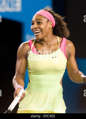 Melbourne, Australia. 31 gennaio, 2015. Primo seme Serena Williams (USA) celebra vincendo la finale donne match contro il secondo seme Maria Sharapova (RUS) il giorno tredici del 2015 Australian Open Grand Slam torneo di tennis a Melbourne Park a Melbourne, Australia. Sydney bassa/Cal Sport Media. Williams ha vinto 6-3 7-6(5) Credito: csm/Alamy Live News Foto Stock