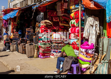 Negozi nel Merkato, Addis Abeba, Etiopia Foto Stock