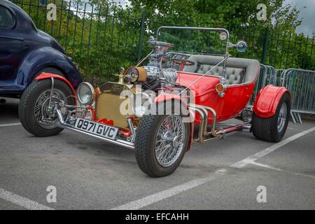 WEYBRIDGE, East Sussex, Regno Unito - 18 agosto: 1920s red Ford Modello T alla mostra annuale di Brooklands Motor Musei Mustang e nulla Am Foto Stock