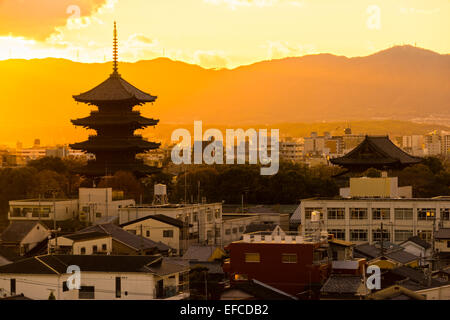 Tempio Toji al tramonto, Kyoto, Giappone Foto Stock