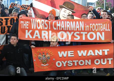 Blackpool Lancs REGNO UNITO 31 Gennaio 2015 - Blackpool Town gli appassionati di calcio di protesta contro il loro presidente Karl Oyston Foto Stock