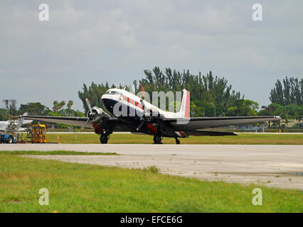 Elica azionata aereo a terra DC-3 Foto Stock