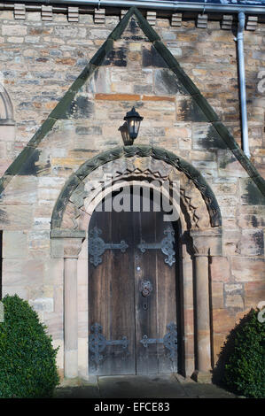 La porta di ingresso alla chiesa di St Mary il meno Durham City North East England, Regno Unito Foto Stock