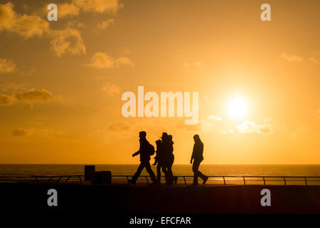 Blackpool Regno Unito,31 gennaio 2015, notizie meteo. Un soleggiato e luminoso ultimo giorno del mese di gennaio.La luminosità è mascherata dal terribilmente freddo vento che soffia dal mare d'Irlanda Credito: Gary Telford/Alamy live news Foto Stock