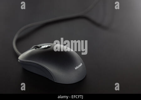 Close up di un mouse Microsoft. Microsoft Corporation è una multinazionale americana Foto Stock