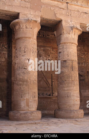 Tempio mortuario di Ramses III al Medinat Habu / riva occidentale del Fiume Nilo / Luxor / EGITTO Foto Stock