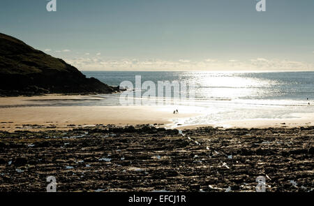 Manorbier, Pembrokeshire, Il Galles ha una grande e bellissima baia di spazzamento e di attrazione turistica al di sotto del cielo aperto. Foto Stock