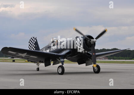 Il F4U Corsair battenti al Cherry Point Airshow. Foto Stock