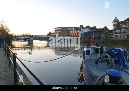 Windsor Ponte sul Fiume Tamigi al tramonto, Windsor, Berkshire, Inghilterra, Regno Unito Foto Stock