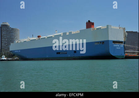 Seascape, porti globali, RORO car transporter nave, nave Crystal Ace al molo, porto di Durban, Sudafrica, industria del trasporto merci, trasporto di automobile Foto Stock