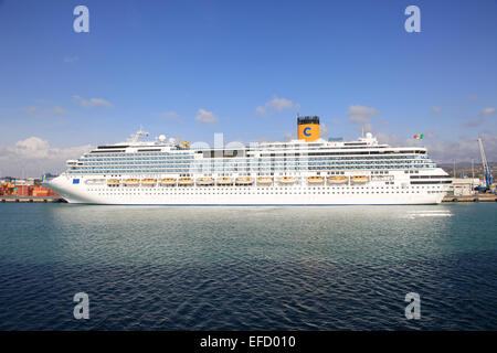 Costa nave da crociera "Costa Serena' ancorata in Civitavecchia ,roma, Italia Foto Stock