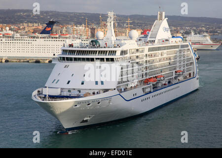 La nave di crociera 'Sanche Mari Voyager' uscire Civitavecchia Italia Foto Stock