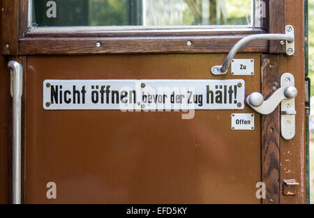 Il 'Hespertalbahn', la storica miniera di carbone, il vapore e il treno Diesel lungo il fiume Ruhr, lago Baldeneysee, oggi una attrazione turistica Foto Stock