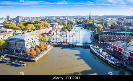 Vista aerea del Bristol floating dock e harbourside compresa la Galleria Arnolfini e museo mShed. Foto Stock