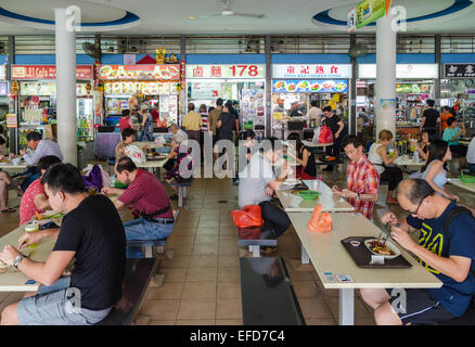 Centro Hawker nel Tiong Bahru Market Building in Tiong Bahru station wagon, Singapore Foto Stock