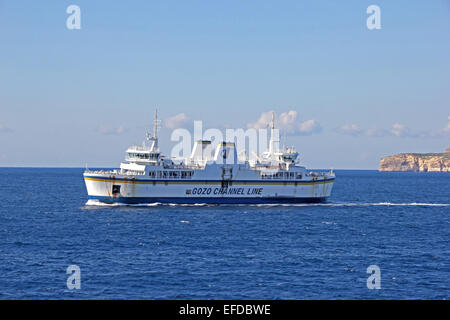 Traghetto, Ta' Pinu, in rotta verso Malta da isola di Gozo Foto Stock