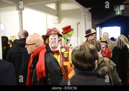 Chiesa di tutti i santi, Dalston, Londra, Regno Unito. Il 1 febbraio 2015. Il Clown annuale' servizio in chiesa in memoria di Giuseppe Grimaldi, l'inventore del moderno clown, morto nel 1837. Credito: Matteo Chattle/Alamy Live News Foto Stock