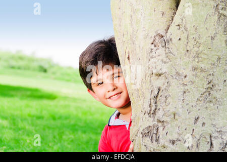 1 bambino indiano boy fun park Foto Stock