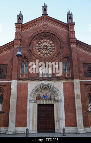 La facciata della chiesa di San Marco a Milano, Italia. Foto Stock