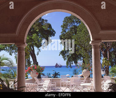 Sandy Lane Hotel terrazza mostra Jolly Roger la nave dei pirati, Holetown, Saint James, Barbados, Piccole Antille, dei Caraibi Foto Stock