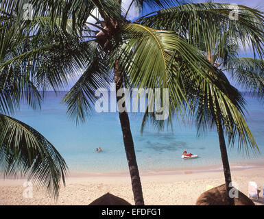 Vista della spiaggia, Tamarind Cove, Barbados, Piccole Antille, dei Caraibi Foto Stock