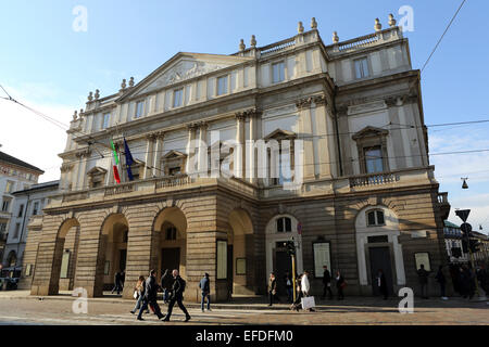 La facciata del Teatro alla Scala di Milano, Italia. Foto Stock