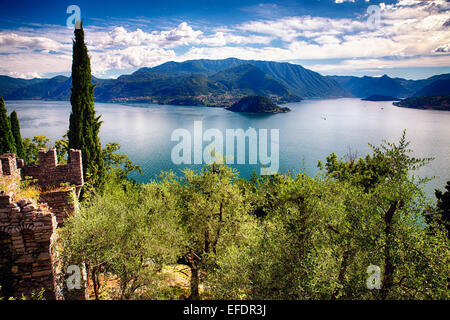 Angolo di Alta Vista sul lago di Como dal Castello Vezio, Varenna, Lombardia, Italia Foto Stock