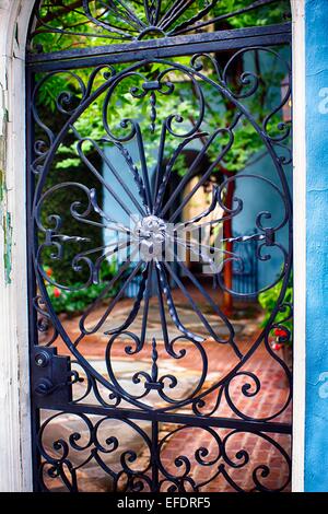 Tradizionale stile meridionale cancellata in ferro battuto, Charleston, Carolina del Sud Foto Stock