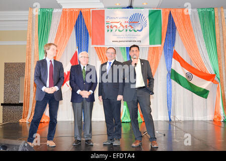 Toronto, Canada. Il 1 febbraio, 2015. BRAMPTON- il giorno della Repubblica dell' India celebrazioni portato centinaia al Pearson Convention Center a Brampton. Il giorno della Repubblica segna l'adozione di indiani la costituzione nel 1950 e la fase finale per la formazione di una repubblica indipendente dopo un fine alla dominazione britannica.Il giorno della Repubblica è effettivamente riconosciuta a gennaio 26. Quest'anno il sessantesimo occasione portato U.S. Il presidente Barack Obama per la parata annuale in India nel corso di una visita di Stato il mese scorso. Credito: Nisarg Lakhmani/Alamy Live News Foto Stock