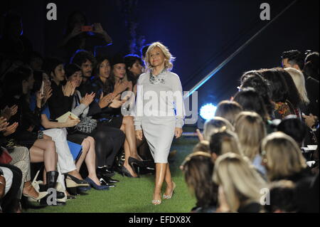 Designer Anna Molinari riconosce il pubblico alla fine dell'Blugirl mostrano come parte della settimana della moda milanese 2015 Foto Stock