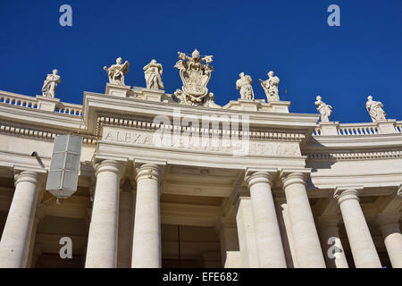 Il colonnato del Bernini in Piazza San Pietro Roma Italia Foto Stock