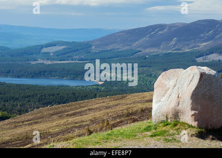 Loch Morlich da Cairn Gorm,, Aviemore Highland, Scotland, Regno Unito Foto Stock