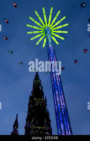 Princes Street, Edinburgh, le luci di Natale, folle, Scotland, Regno Unito Foto Stock