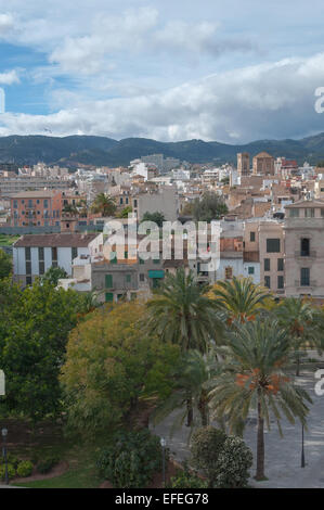 Vista da Es Baluard art museum verso Santa Catalina nella Città Vecchia, Palma de Mallorca, Spagna. Foto Stock