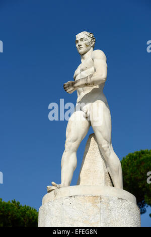 Statue di marmo raffiguranti gli atleti allo Stadio dei Marmi stadio sportivo nel Foro Italico a Roma Italia Foto Stock