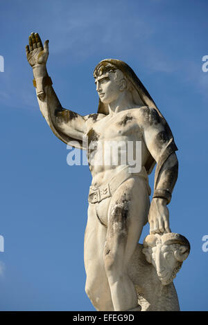 Statue di marmo raffiguranti gli atleti allo Stadio dei Marmi stadio sportivo nel Foro Italico a Roma Italia Foto Stock