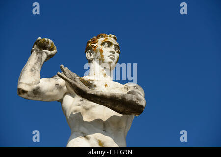 Statue di marmo raffiguranti gli atleti allo Stadio dei Marmi stadio sportivo nel Foro Italico a Roma Italia Foto Stock