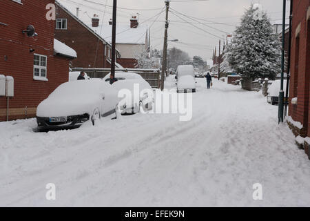 La nuova strada Whitehill, Bordon, Hampshire, Inghilterra coperto di neve a partire dal 2009. Foto Stock