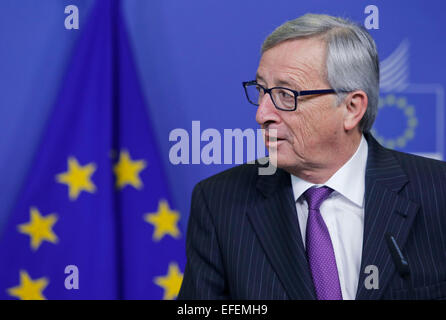 Bruxelles, Belgio. 2° febbraio 2015. Il Presidente della Commissione Europea Jean Claude Juncker parla durante una conferenza stampa dopo un incontro con il presidente della Confederazione svizzera Simonetta Sommaruga (non raffigurata) presso la sede centrale della Commissione europea a Bruxelles, in Belgio, nel febbraio 2, 2015. Credito: Zhou Lei/Xinhua/Alamy Live News Foto Stock