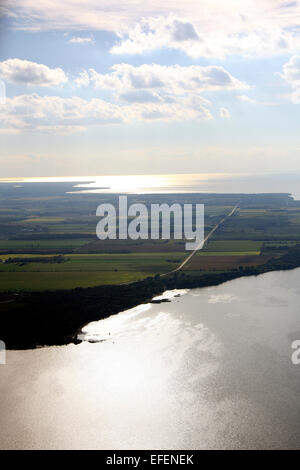 La Saginaw Bay, Michigan e contigui terreni agricoli. Route 25 guardando verso Porto Austin vicino a Eagle Bay e Alaska Bay. La Saginaw Foto Stock