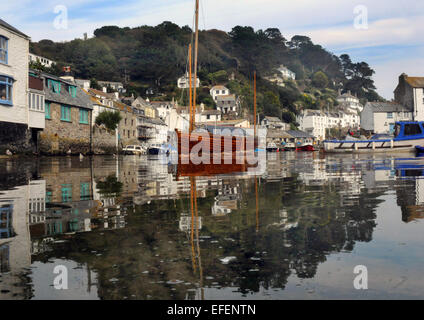 Settembre 2014 Il pittoresco porto presso il villaggio di pescatori di Polperro, Cornwall. Pic Mike Walker, Mike Walker foto Foto Stock