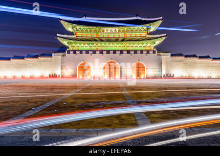 Gwanghwamun gate a Gyeongbokgung Palace a Seul, in Corea del Sud. Foto Stock