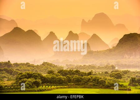 Montagne carsiche di Guilin, Cina. Foto Stock