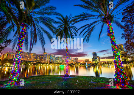 Orlando, Florida, Stati Uniti d'America downtown cityscape da Eola Lago. Foto Stock