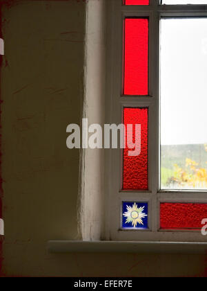 Stella d'angolo su una chiesa in stile vittoriano finestra. Foto Stock