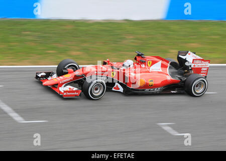 Jerez de la frontera, Spagna. 02Feb, 2015. La Scuderia Ferrari driver Sebastian Vettel si prende a Jerez durante il giorno 2 del test di Jerez Credito: Azione Sport Plus/Alamy Live News Foto Stock