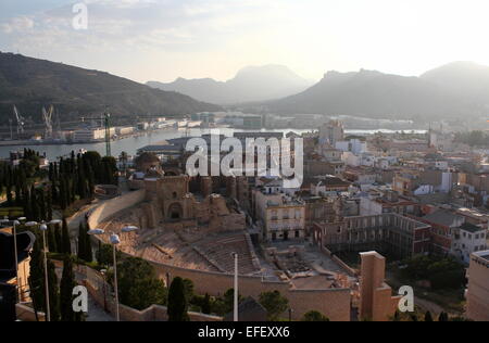 Millenni di Teatro Romano (Teatro romano) a Cartagena, Spagna, visto dal Parque Torres hill Foto Stock