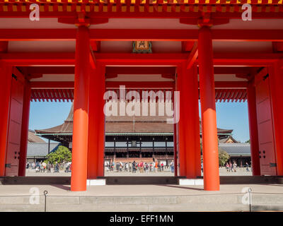 Guardando da Jomei-mon tori gate al Palazzo Imperiale di Kyoto Foto Stock